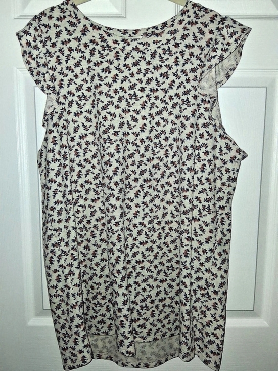 Lovely J Tops - Lovely J Floral Top in Cream & Pink Like New